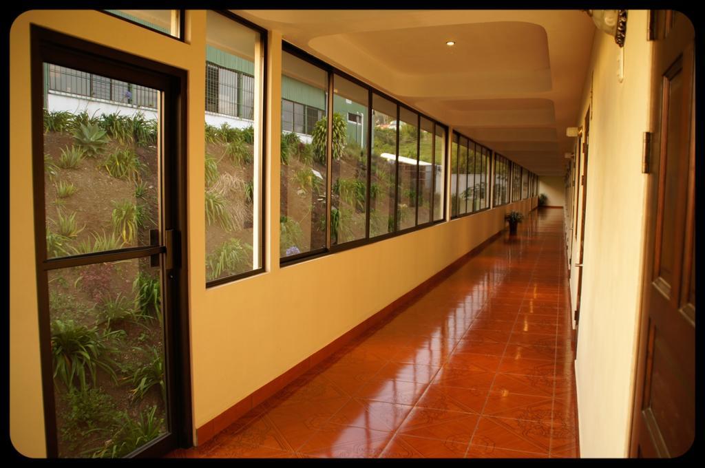 Hotel Las Brumas Cartago Oda fotoğraf